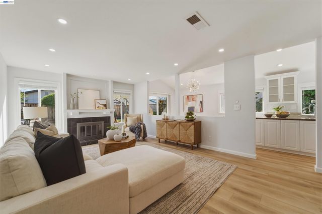 32471 Lake Ree St, Fremont, CA 94555