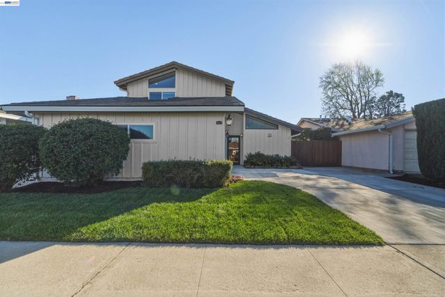32471 Lake Ree St, Fremont, CA 94555