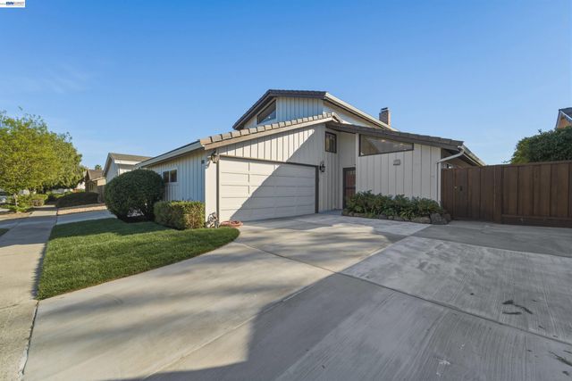 32471 Lake Ree St, Fremont, CA 94555