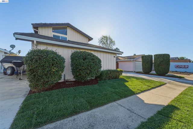 32471 Lake Ree St, Fremont, CA 94555