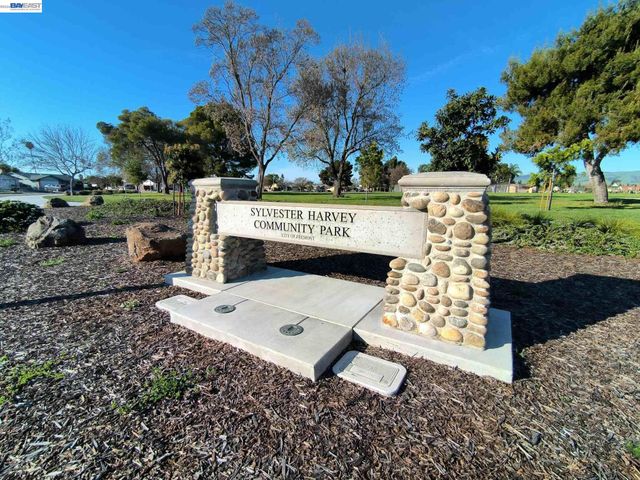32471 Lake Ree St, Fremont, CA 94555