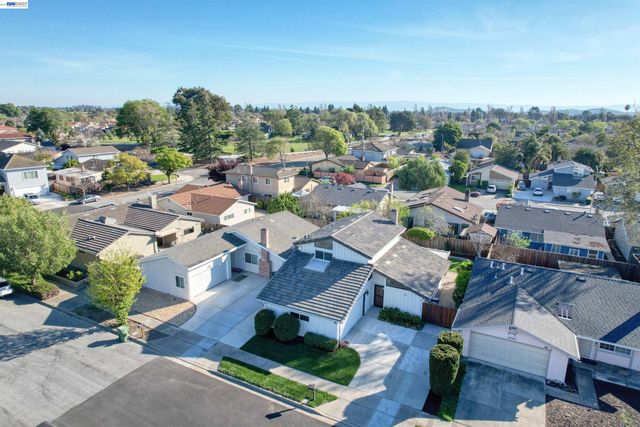 32471 Lake Ree St, Fremont, CA 94555