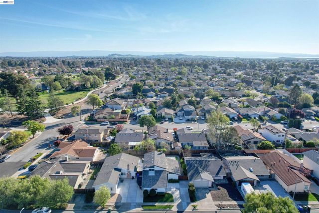 32471 Lake Ree St, Fremont, CA 94555