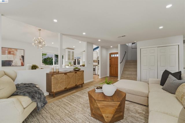 32471 Lake Ree St, Fremont, CA 94555