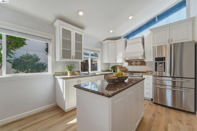 32471 Lake Ree St, Fremont, CA 94555