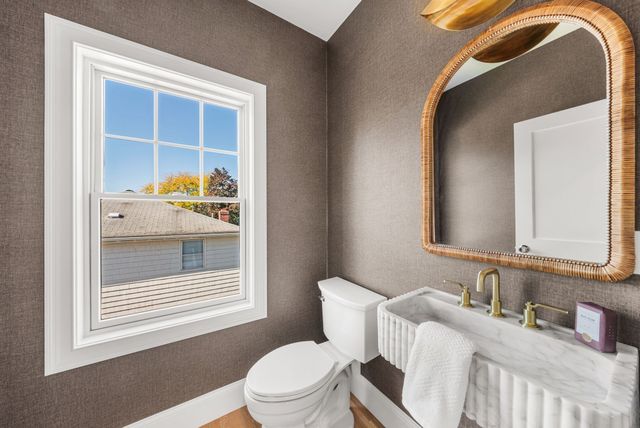 4 Crescent Rd 1, Needham, MA 02494