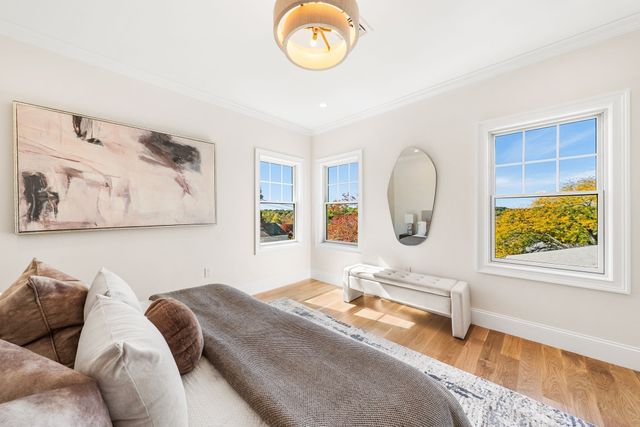 4 Crescent Rd 1, Needham, MA 02494