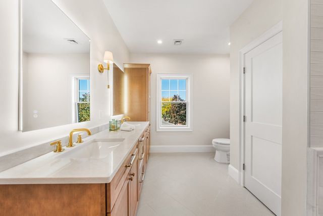 4 Crescent Rd 1, Needham, MA 02494