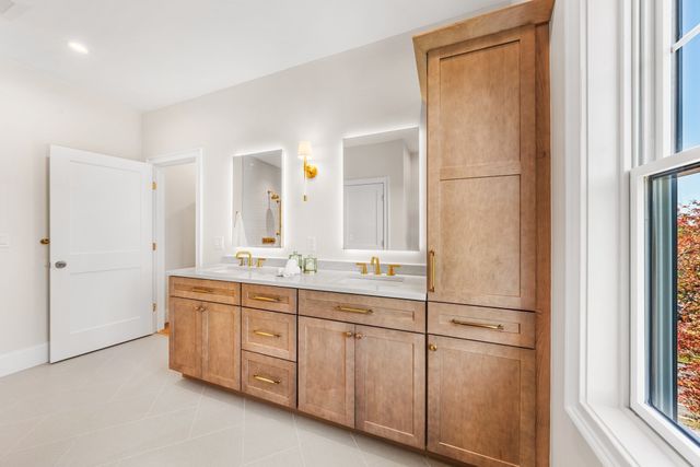 4 Crescent Rd 1, Needham, MA 02494