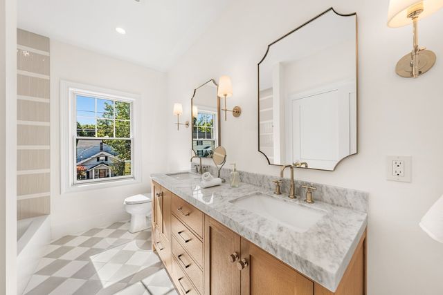 4 Crescent Rd 1, Needham, MA 02494