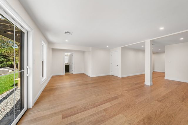 4 Crescent Rd 1, Needham, MA 02494