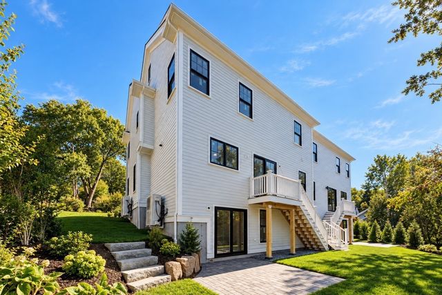 4 Crescent Rd 1, Needham, MA 02494