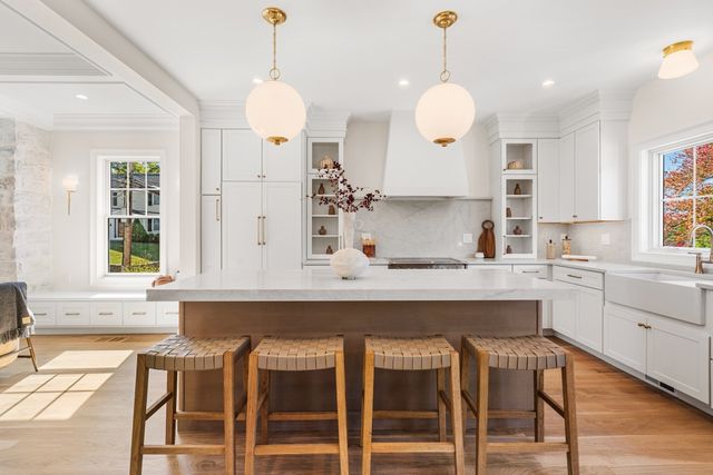 4 Crescent Rd 1, Needham, MA 02494