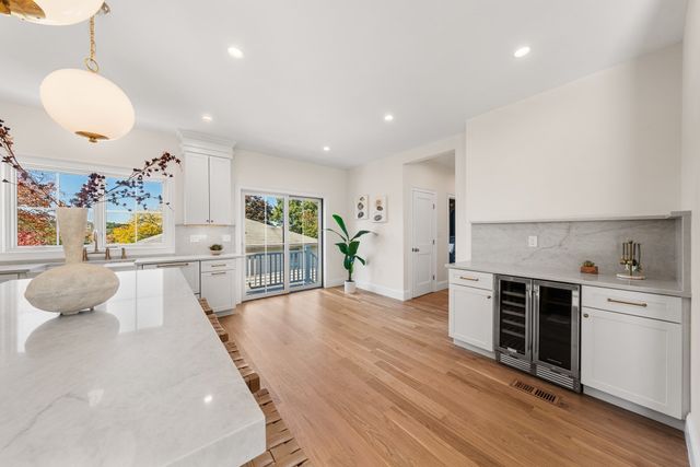 4 Crescent Rd 1, Needham, MA 02494