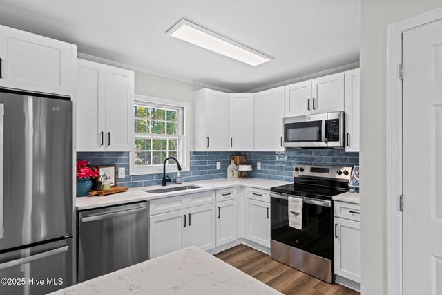 1462 Country Club Drive, Hampstead, NC 28443