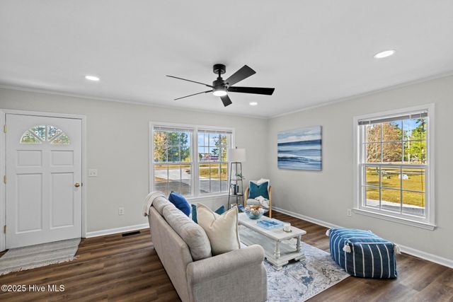 1462 Country Club Drive, Hampstead, NC 28443