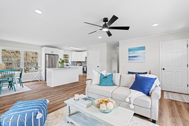 1462 Country Club Drive, Hampstead, NC 28443