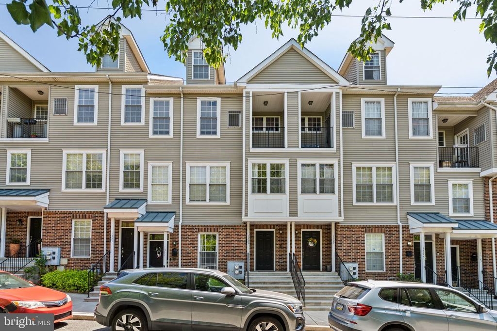 1329 N 32ND ST, Philadelphia, PA 19121