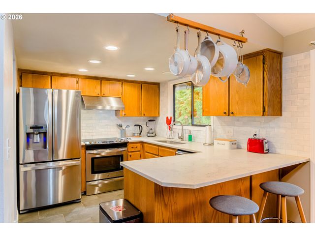 8832 Sw 50TH Ave, Portland, OR 97219