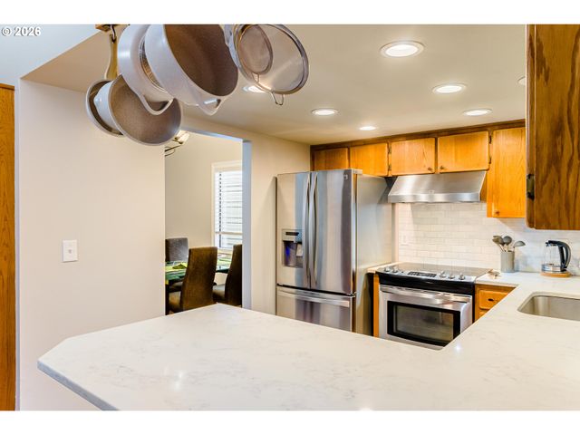 8832 Sw 50TH Ave, Portland, OR 97219