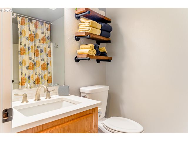 8832 Sw 50TH Ave, Portland, OR 97219