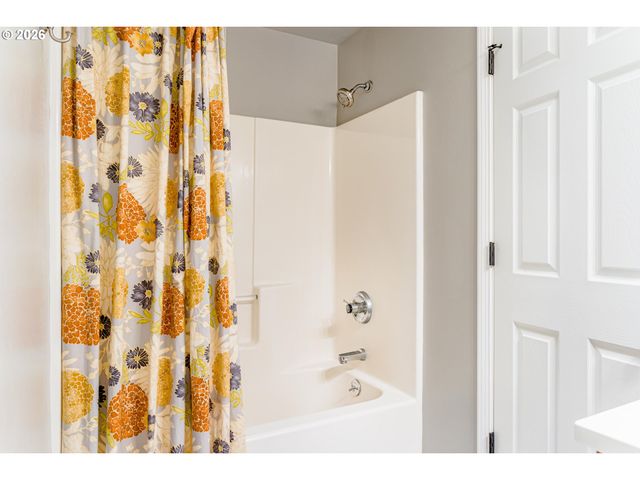 8832 Sw 50TH Ave, Portland, OR 97219