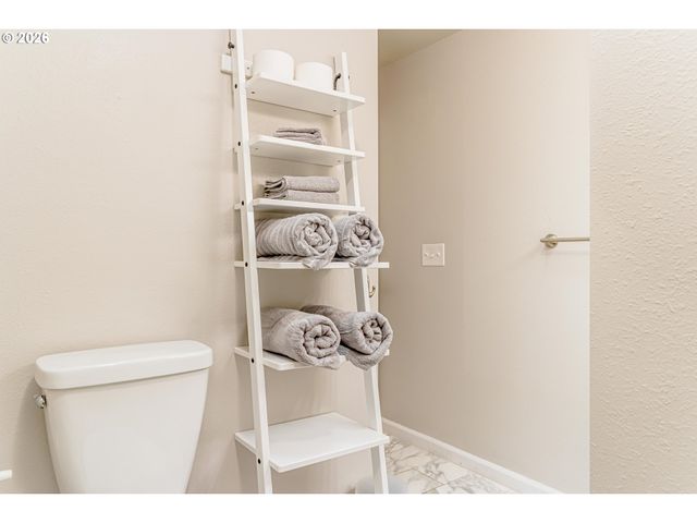 8832 Sw 50TH Ave, Portland, OR 97219