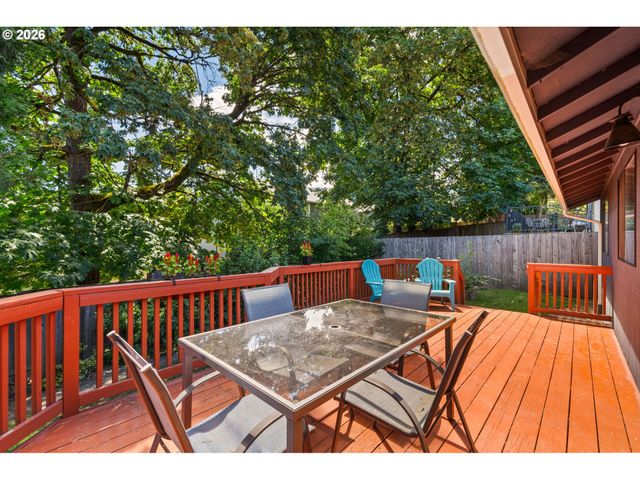 8832 Sw 50TH Ave, Portland, OR 97219