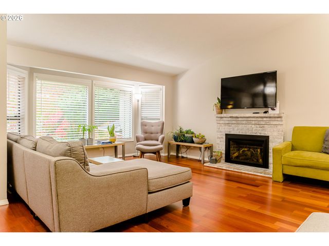 8832 Sw 50TH Ave, Portland, OR 97219