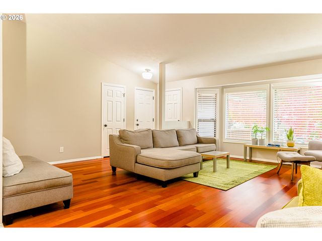 8832 Sw 50TH Ave, Portland, OR 97219