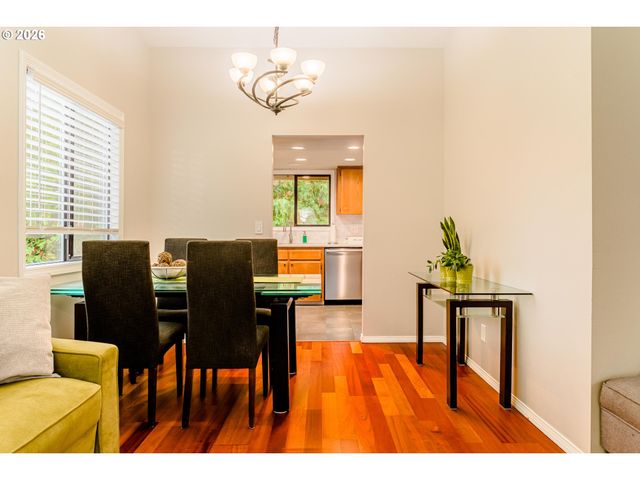 8832 Sw 50TH Ave, Portland, OR 97219