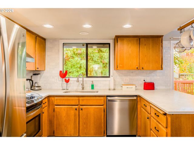 8832 Sw 50TH Ave, Portland, OR 97219