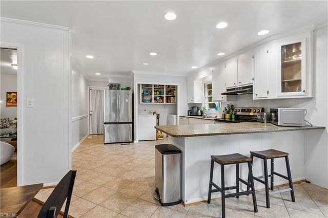 70 Sweetbriar DR, Newport News, VA 23606