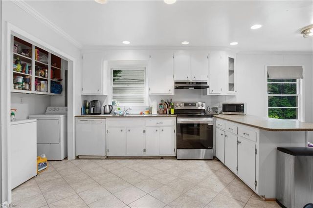 70 Sweetbriar DR, Newport News, VA 23606