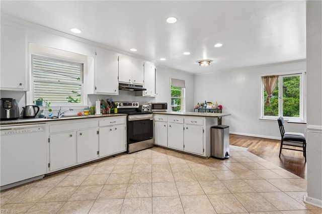 70 Sweetbriar DR, Newport News, VA 23606