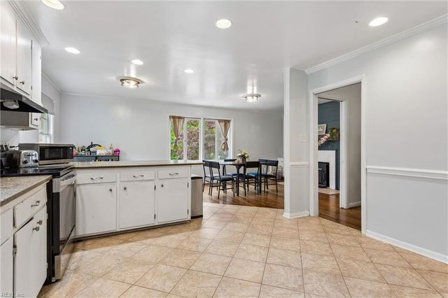70 Sweetbriar DR, Newport News, VA 23606