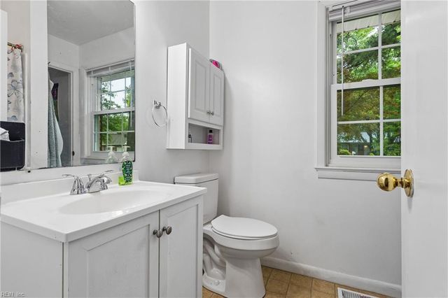 70 Sweetbriar DR, Newport News, VA 23606