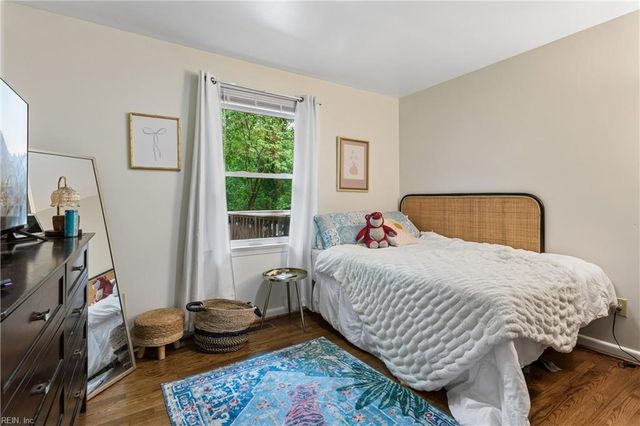 70 Sweetbriar DR, Newport News, VA 23606
