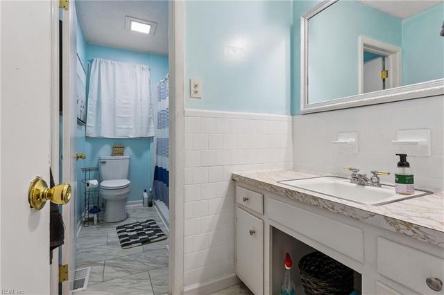 70 Sweetbriar DR, Newport News, VA 23606