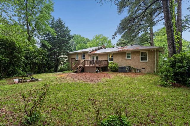 70 Sweetbriar DR, Newport News, VA 23606