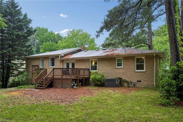 70 Sweetbriar DR, Newport News, VA 23606