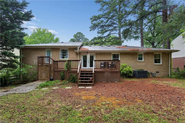 70 Sweetbriar DR, Newport News, VA 23606
