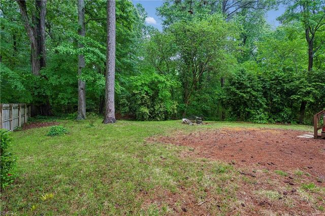 70 Sweetbriar DR, Newport News, VA 23606