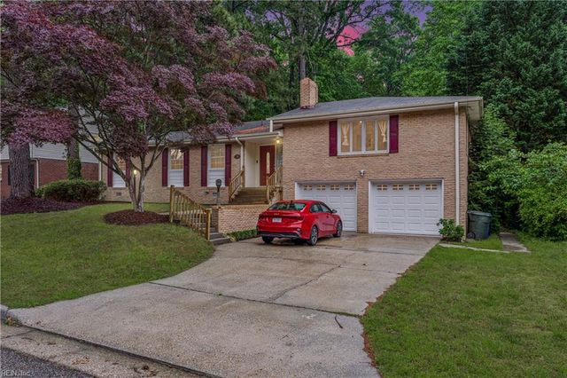 70 Sweetbriar DR, Newport News, VA 23606