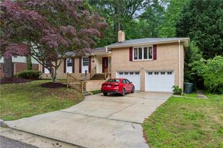 70 Sweetbriar DR, Newport News, VA 23606