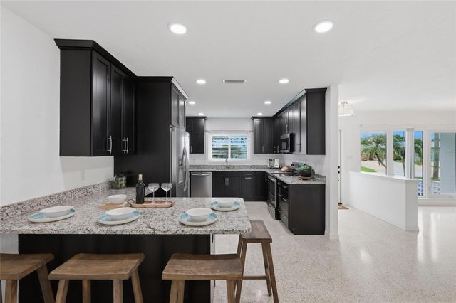 412 W SHADE DRIVE, Venice, FL 34293