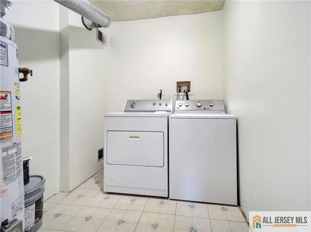 81 Canterbury Court, Piscataway, NJ 08854