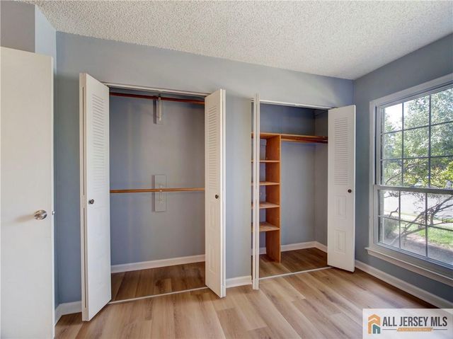 81 Canterbury Court, Piscataway, NJ 08854