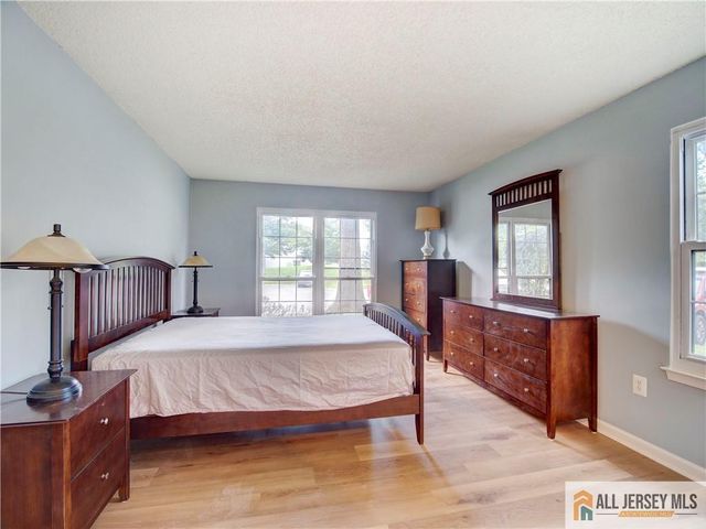 81 Canterbury Court, Piscataway, NJ 08854