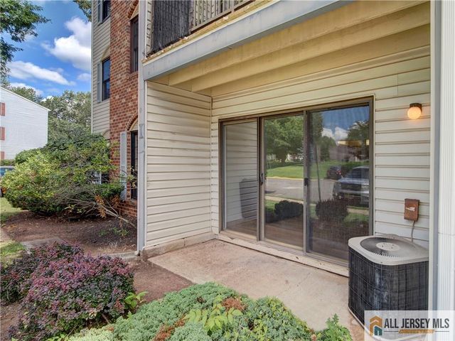 81 Canterbury Court, Piscataway, NJ 08854